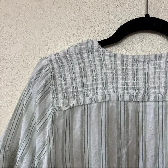Abercrombie & Fitch White and Green Striped Smocked Cropped Blouse Medium - Picture 7 of 10